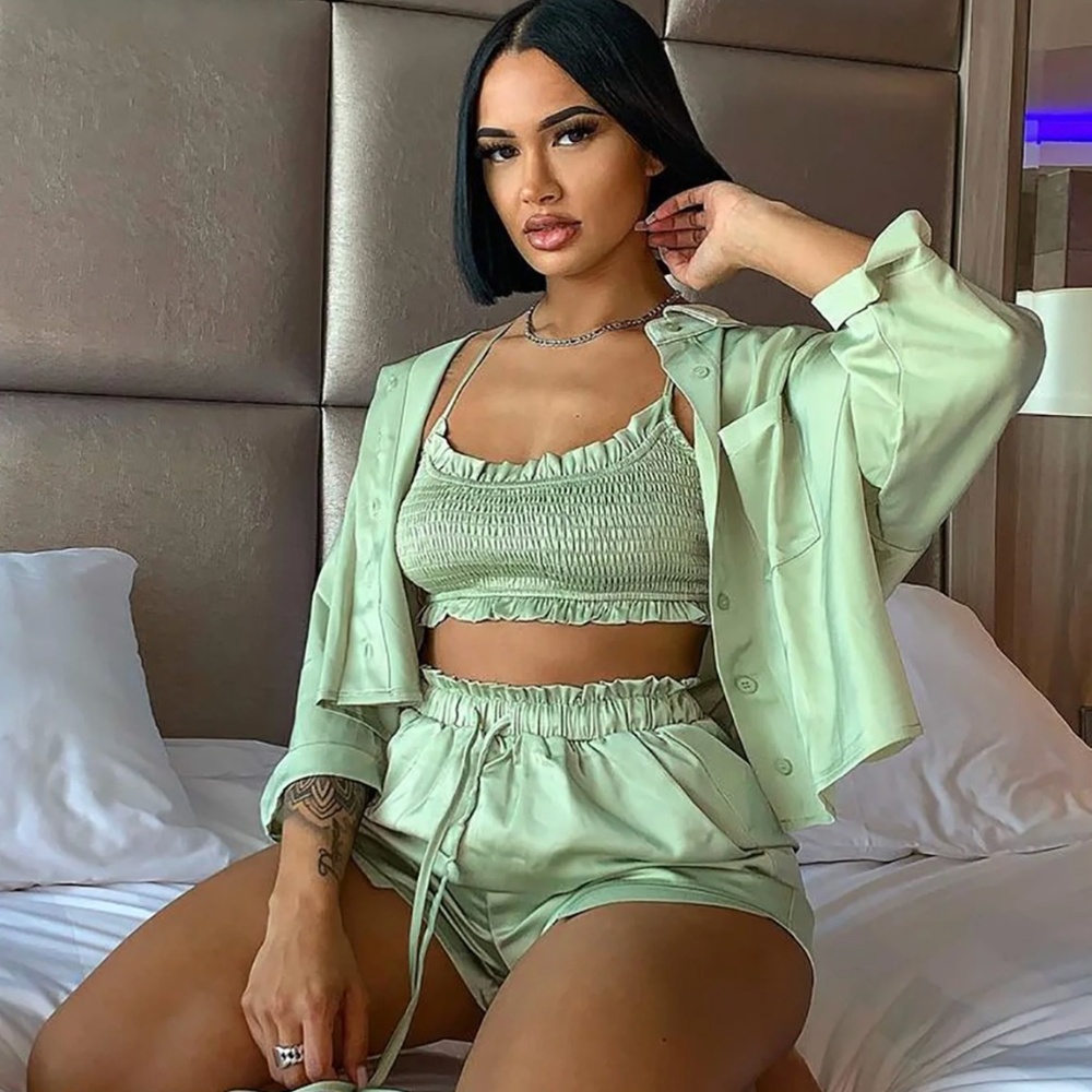 Green Shorts Set - Picture 3 of 8